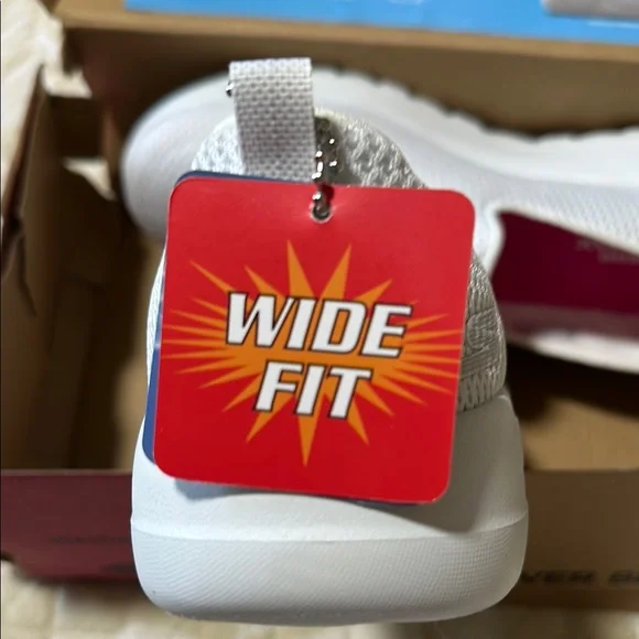 Skechers White Slip-On Sneakers 10 Wide - Picture 6 of 7